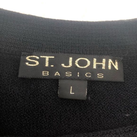 St. John Basics Shoulder Zip Sleeveless Top - Picture 14 of 15